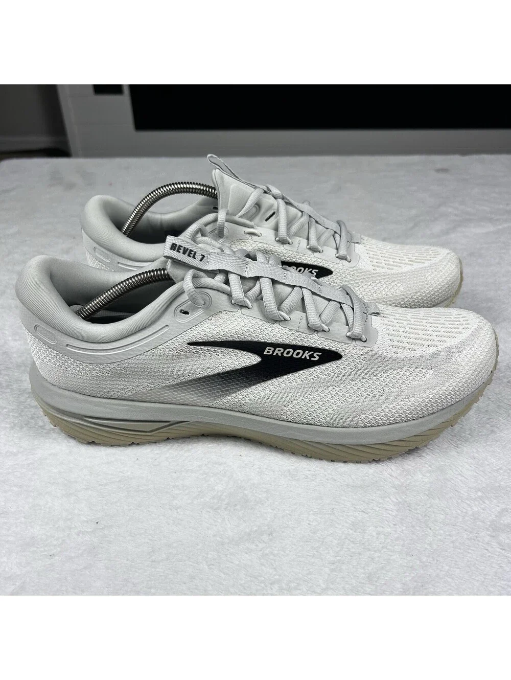 Brooks Revel 7 Running Shoes Men's Size 13 White Black Tan Athletic Sneakers